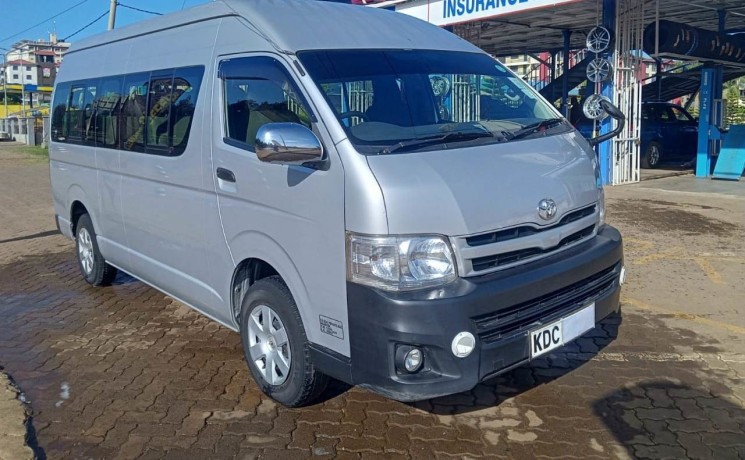 toyota-hiace-shark-big-1