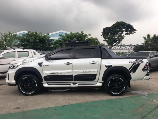 toyota-hilux-surf-big-3