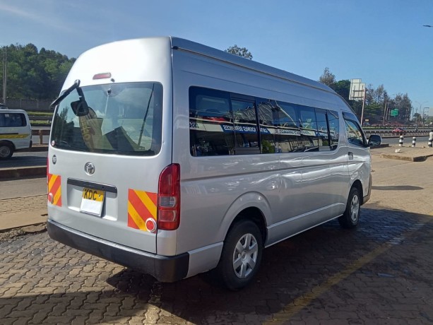 toyota-hiace-big-3