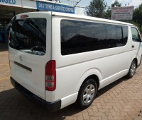 toyota-hiace-small-4