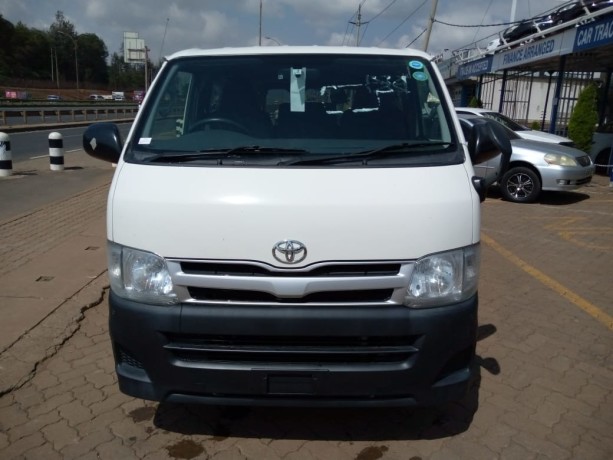 toyota-hiace-big-1