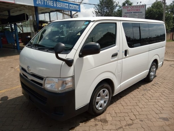 toyota-hiace-big-5