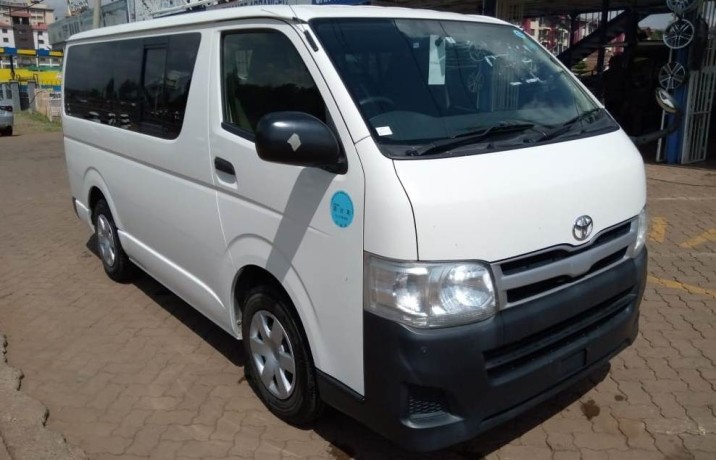 toyota-hiace-big-0