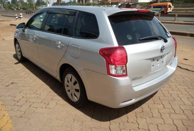 toyota-fielder-big-3