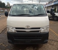 toyota-hiace-small-2