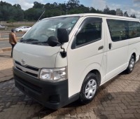 toyota-hiace-small-0