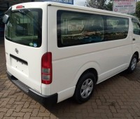 toyota-hiace-small-5