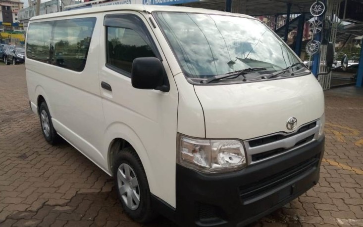 toyota-hiace-big-1