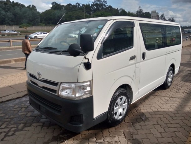 toyota-hiace-big-0