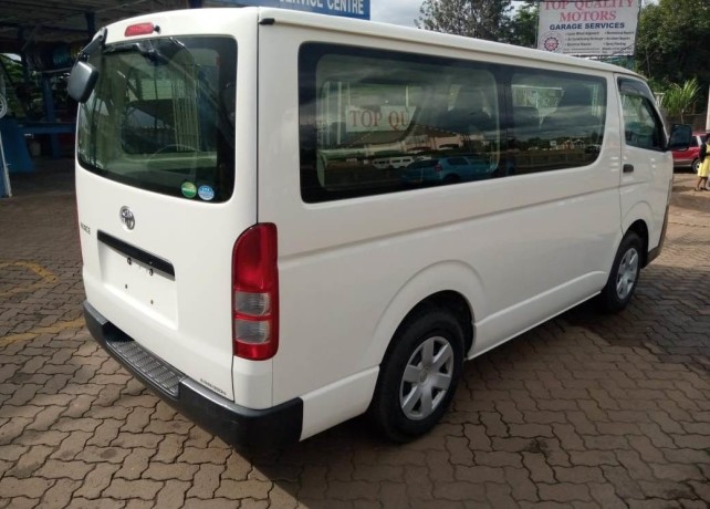 toyota-hiace-big-5