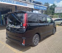 toyota-noah-small-3