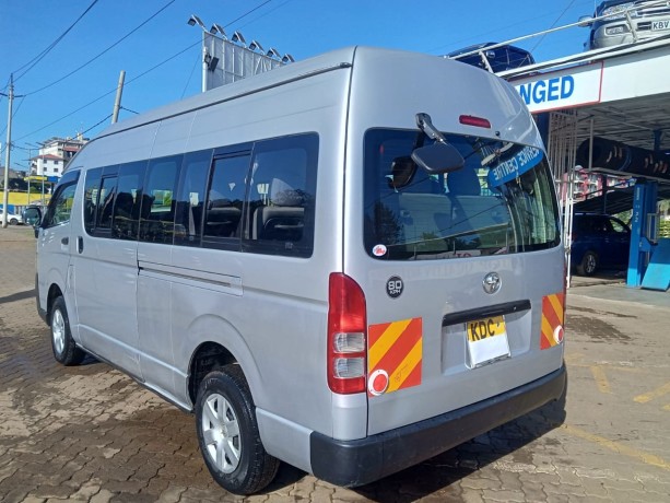 toyota-hiace-big-1