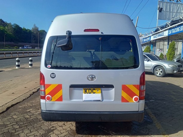 toyota-hiace-big-2