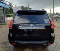 toyota-landcruiser-prado-small-2