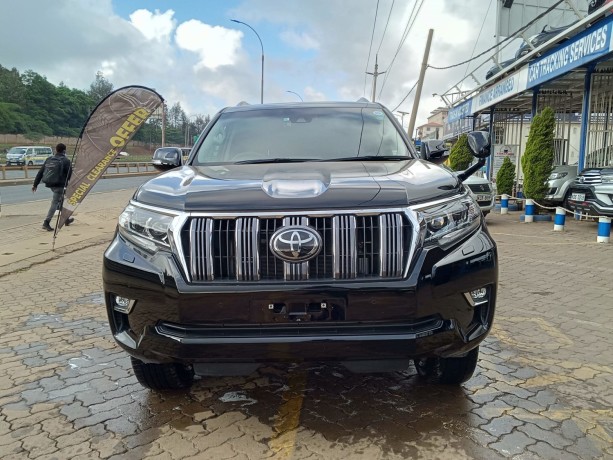 toyota-landcruiser-prado-big-0