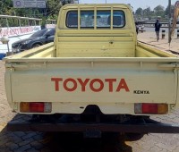 toyota-landcruiser-pickup-small-1