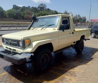 toyota-landcruiser-pickup-small-0