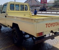 toyota-landcruiser-pickup-small-2