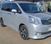 toyota-noah-small-7