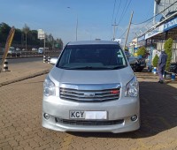 toyota-noah-small-6