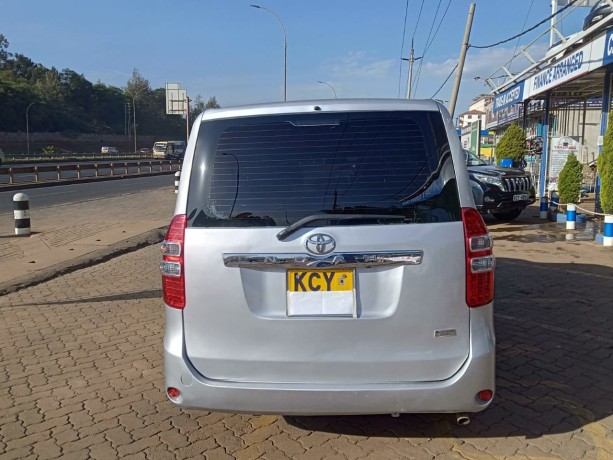 toyota-noah-big-4