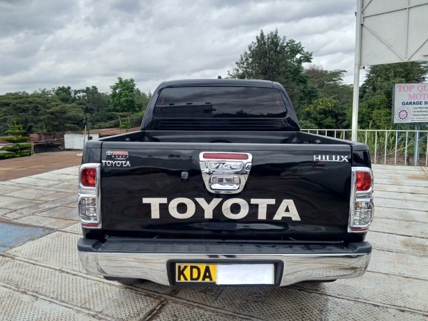 toyota-hilux-big-1