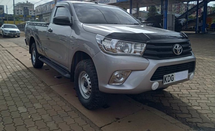 toyota-hilux-big-0