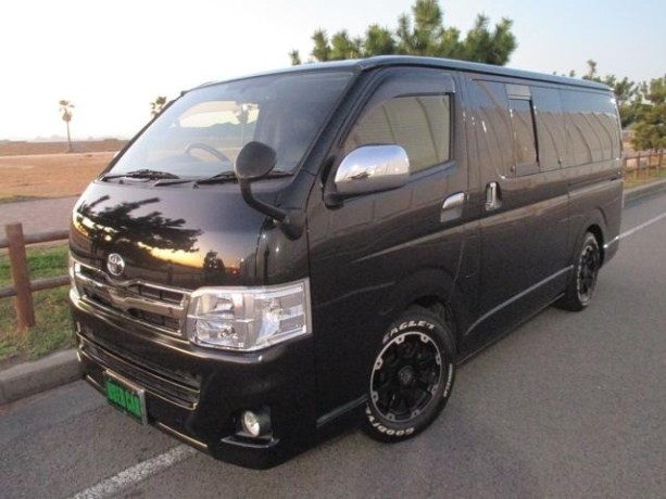 toyota-hiace-big-0