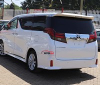 toyota-alphard-small-5