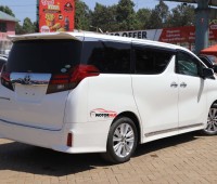 toyota-alphard-small-3