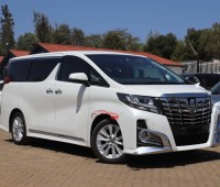 toyota-alphard-small-0