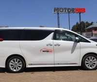 toyota-alphard-small-6