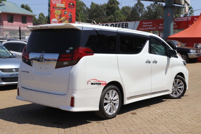 toyota-alphard-big-3