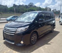 toyota-alphard-small-0