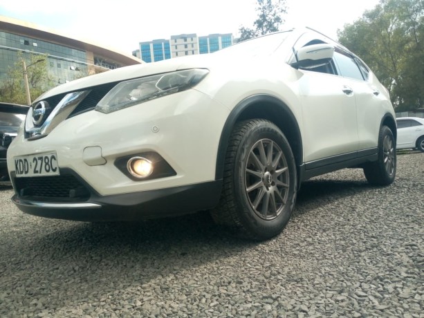 nissan-xtrail-big-0