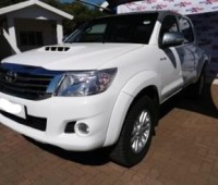 toyota-hilux-small-0