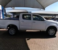 toyota-hilux-small-4