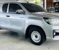 toyota-hilux-small-3