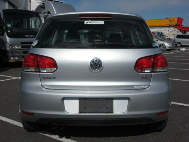 volkswagen-golf-big-1