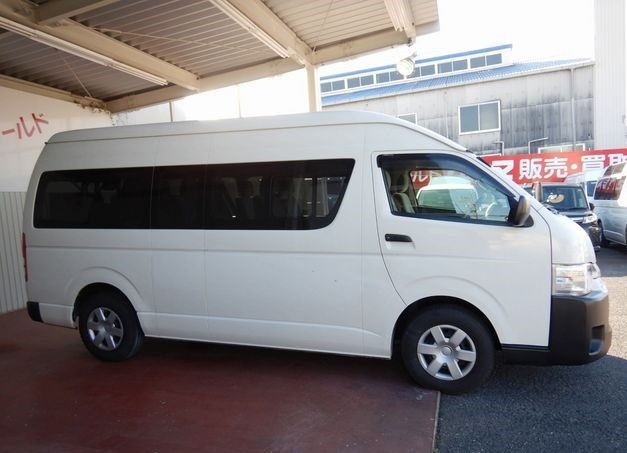 toyota-hiace-big-4