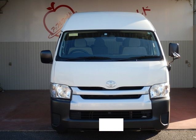 toyota-hiace-big-5