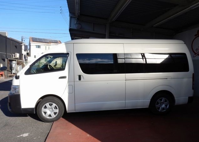 toyota-hiace-big-1