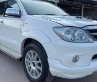 toyota-fortuner-small-4