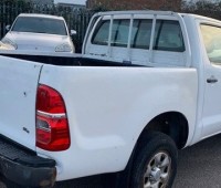 toyota-hilux-double-cab-small-2