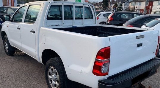 toyota-hilux-double-cab-big-4