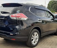 nissan-xtrail-new-shape-small-3