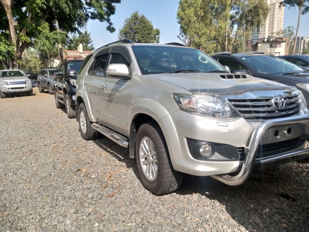 toyota-fortuner-big-0