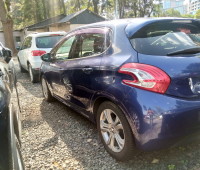 peugeot-208-small-1