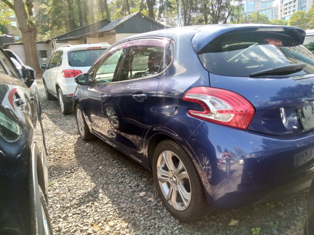 peugeot-208-big-1