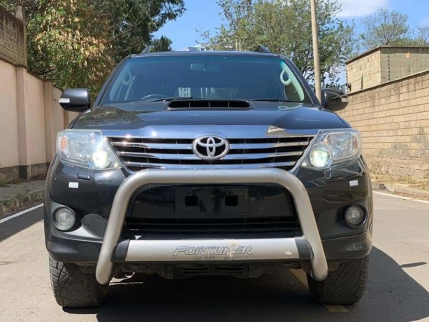 toyota-fortuner-big-0